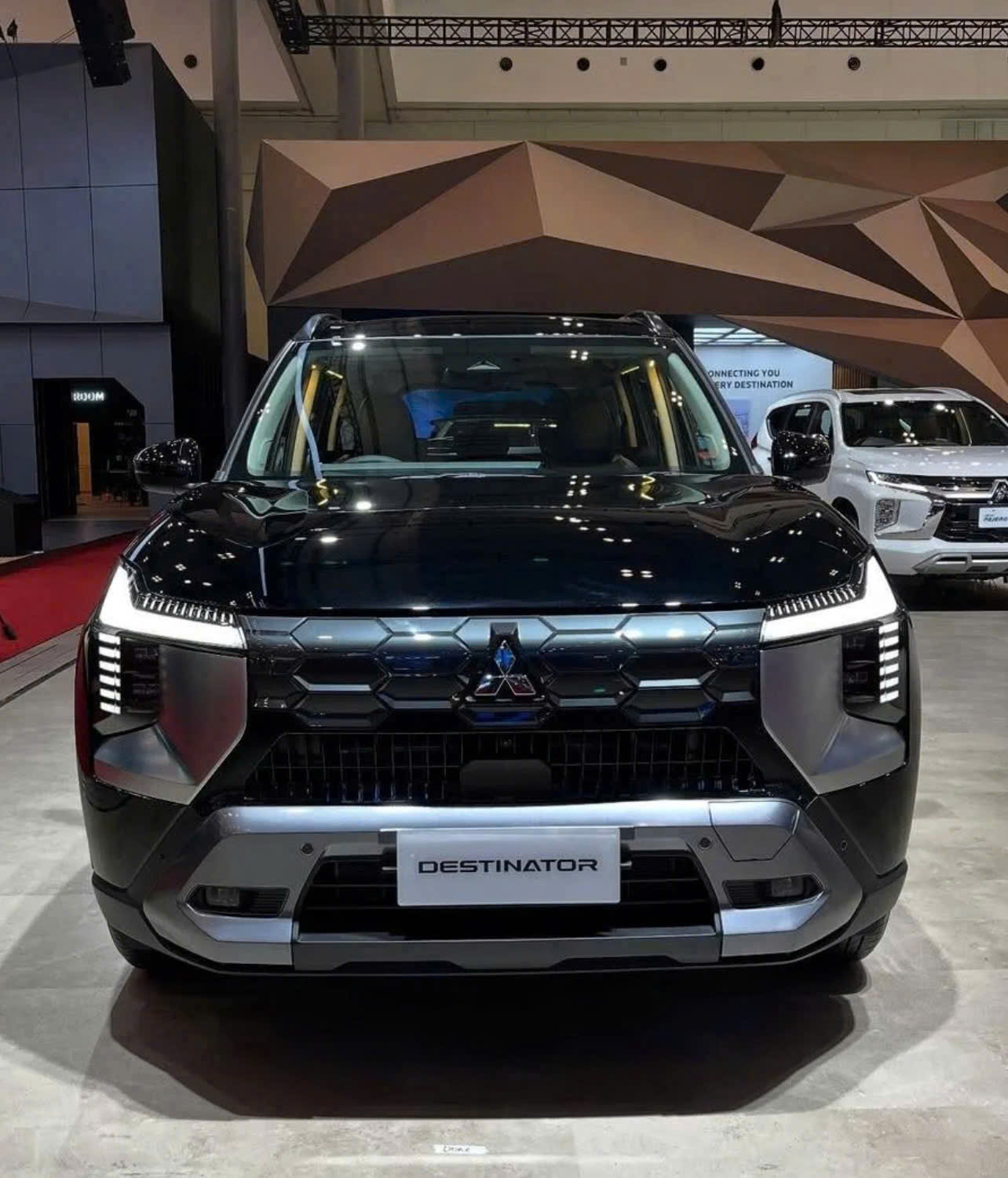 Mitsubishi Destinator 